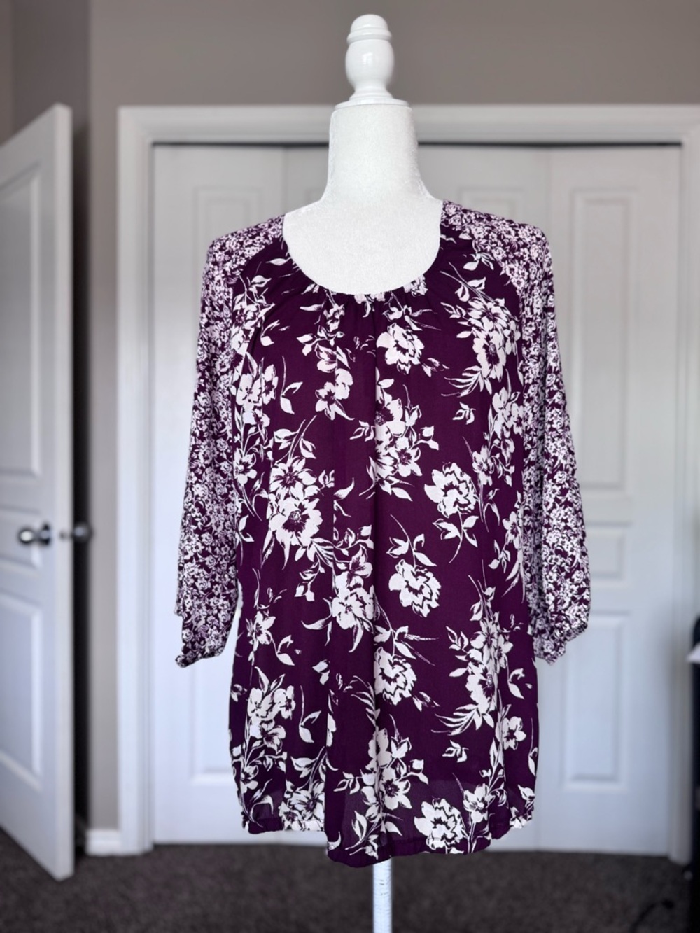 Croft&Borrow Chiffon Three- Quarter Sleeve Floral Blouse size Medium